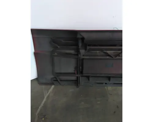 VOLVO VNL CAB SKIRTSIDE FAIRING