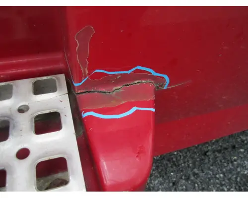 VOLVO VNL CAB SKIRTSIDE FAIRING