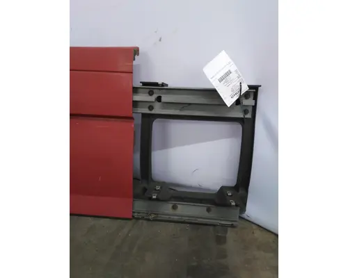 VOLVO VNL CAB SKIRTSIDE FAIRING