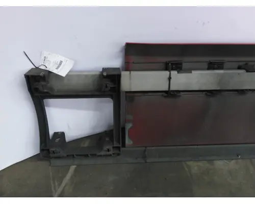 VOLVO VNL CAB SKIRTSIDE FAIRING