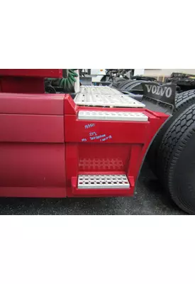 VOLVO VNL CAB SKIRT/SIDE FAIRING