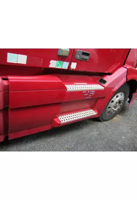 VOLVO VNL CAB SKIRT/SIDE FAIRING