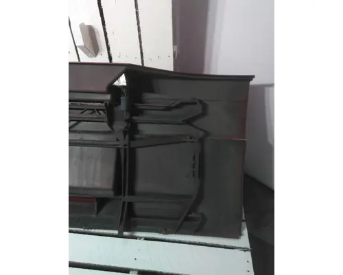 VOLVO VNL CAB SKIRTSIDE FAIRING