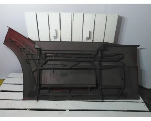 VOLVO VNL CAB SKIRTSIDE FAIRING