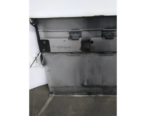 VOLVO VNL CAB SKIRTSIDE FAIRING