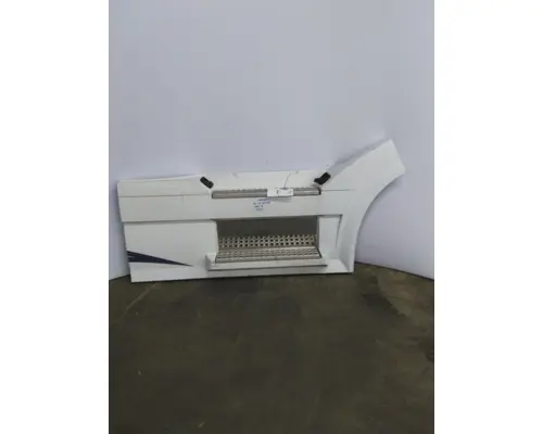 VOLVO VNL CAB SKIRTSIDE FAIRING