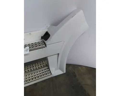 VOLVO VNL CAB SKIRTSIDE FAIRING