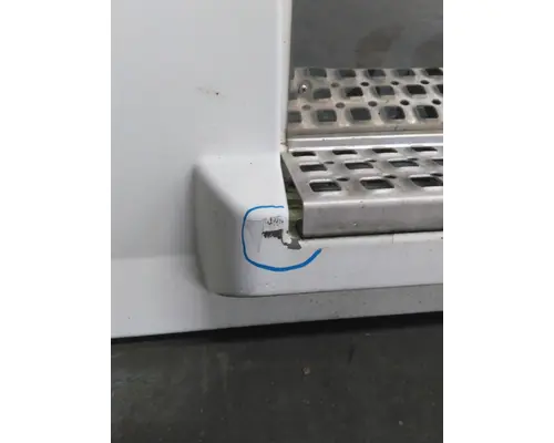 VOLVO VNL CAB SKIRTSIDE FAIRING