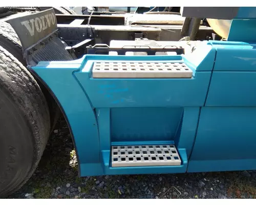 VOLVO VNL CAB SKIRTSIDE FAIRING