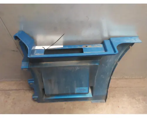 VOLVO VNL CAB SKIRTSIDE FAIRING