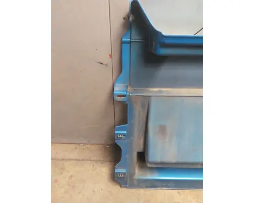 VOLVO VNL CAB SKIRTSIDE FAIRING