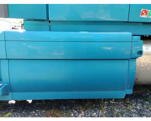 VOLVO VNL CAB SKIRTSIDE FAIRING