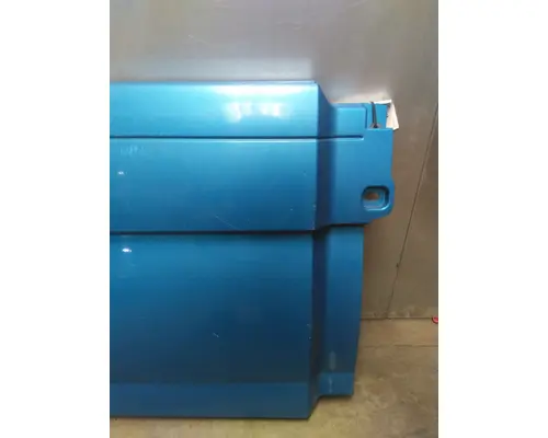 VOLVO VNL CAB SKIRTSIDE FAIRING