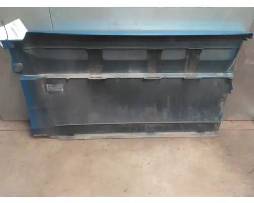 VOLVO VNL CAB SKIRTSIDE FAIRING