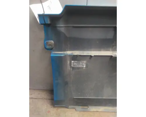 VOLVO VNL CAB SKIRTSIDE FAIRING