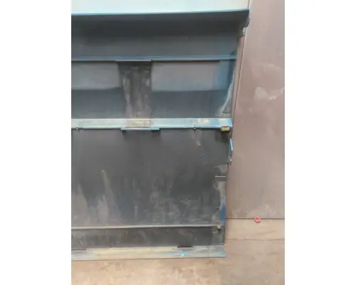 VOLVO VNL CAB SKIRTSIDE FAIRING