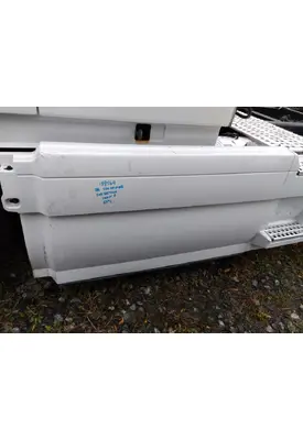 VOLVO VNL CAB SKIRT/SIDE FAIRING
