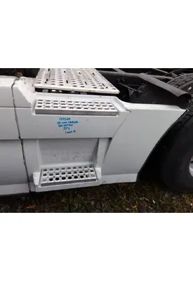 VOLVO VNL CAB SKIRT/SIDE FAIRING