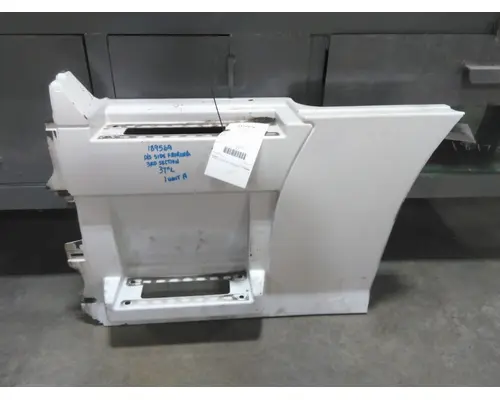 VOLVO VNL CAB SKIRTSIDE FAIRING