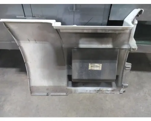VOLVO VNL CAB SKIRTSIDE FAIRING