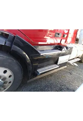 VOLVO VNL CAB SKIRT/SIDE FAIRING