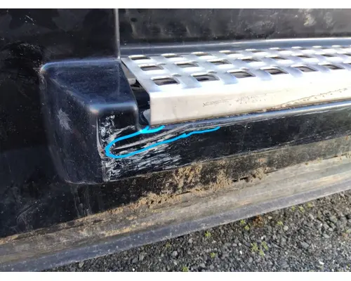 VOLVO VNL CAB SKIRTSIDE FAIRING