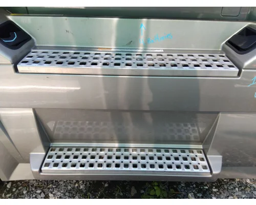 VOLVO VNL CAB SKIRTSIDE FAIRING