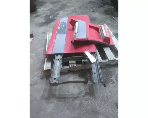 VOLVO VNL CAB SKIRTSIDE FAIRING