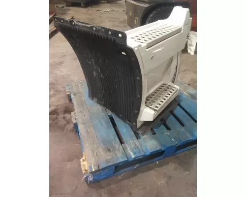 VOLVO VNL CAB SKIRTSIDE FAIRING