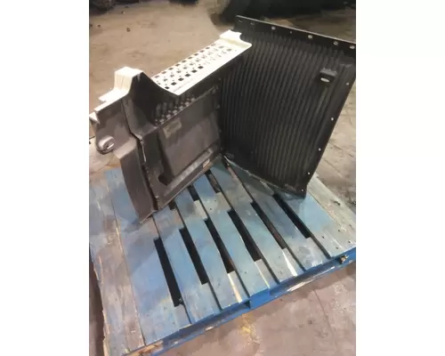 VOLVO VNL CAB SKIRTSIDE FAIRING