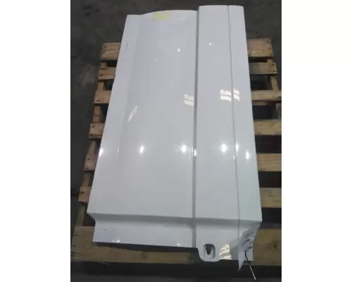 VOLVO VNL CAB SKIRTSIDE FAIRING