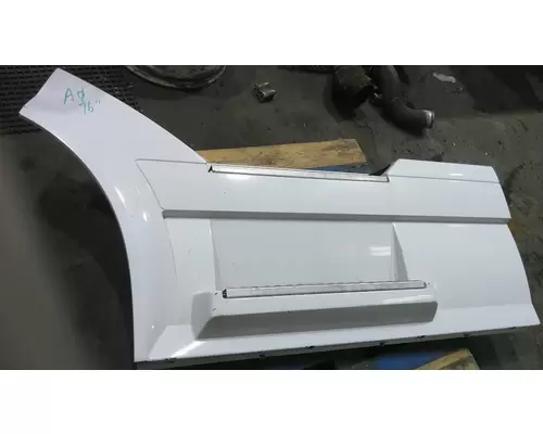 VOLVO VNL CAB SKIRTSIDE FAIRING