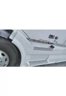 VOLVO VNL CAB SKIRT/SIDE FAIRING