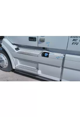 VOLVO VNL CAB SKIRT/SIDE FAIRING