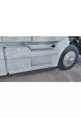 VOLVO VNL CAB SKIRT/SIDE FAIRING