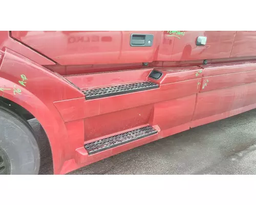 VOLVO VNL CAB SKIRTSIDE FAIRING