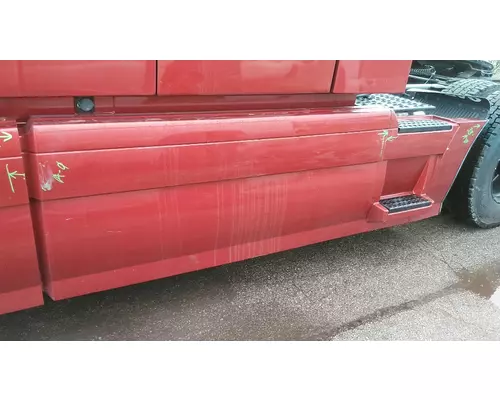 VOLVO VNL CAB SKIRTSIDE FAIRING