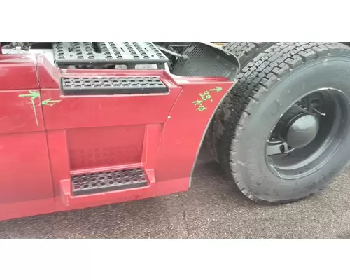 VOLVO VNL CAB SKIRTSIDE FAIRING