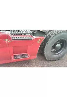 VOLVO VNL CAB SKIRT/SIDE FAIRING