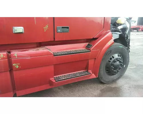VOLVO VNL CAB SKIRTSIDE FAIRING