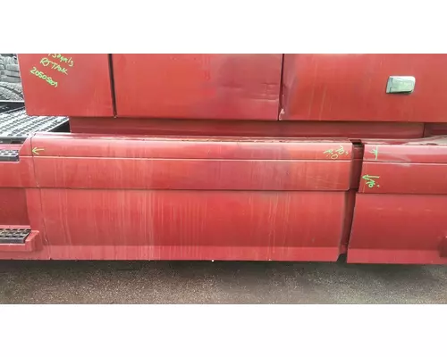 VOLVO VNL CAB SKIRTSIDE FAIRING