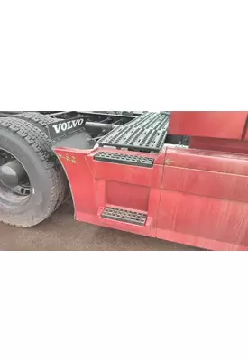 VOLVO VNL CAB SKIRT/SIDE FAIRING