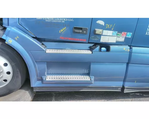 VOLVO VNL CAB SKIRTSIDE FAIRING