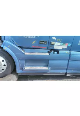 VOLVO VNL CAB SKIRT/SIDE FAIRING