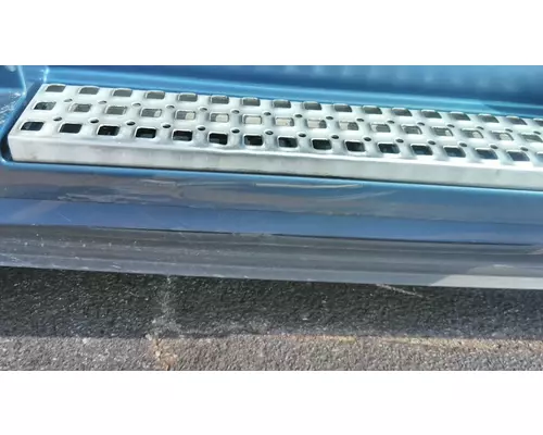 VOLVO VNL CAB SKIRTSIDE FAIRING