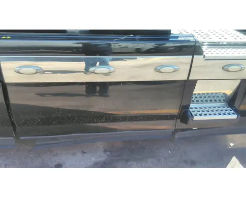 VOLVO VNL CAB SKIRTSIDE FAIRING