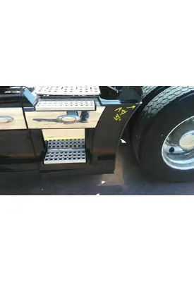 VOLVO VNL CAB SKIRT/SIDE FAIRING