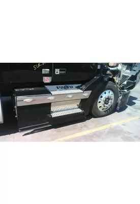 VOLVO VNL CAB SKIRT/SIDE FAIRING