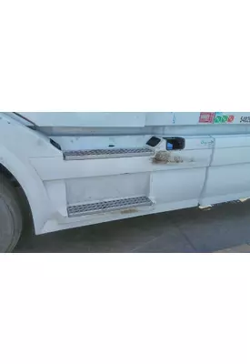 VOLVO VNL CAB SKIRT/SIDE FAIRING