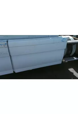 VOLVO VNL CAB SKIRT/SIDE FAIRING